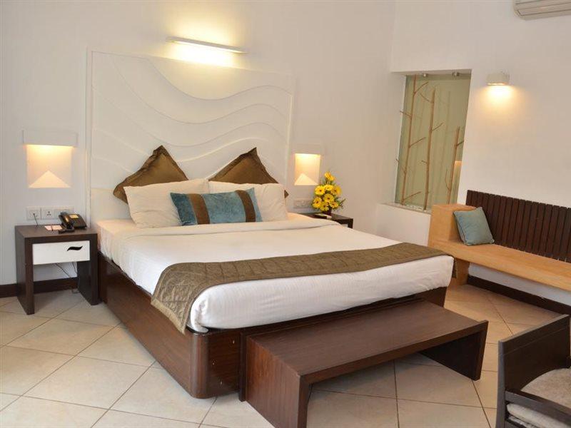 Sonesta Inns Beach Resort - Candolim Beach Экстерьер фото