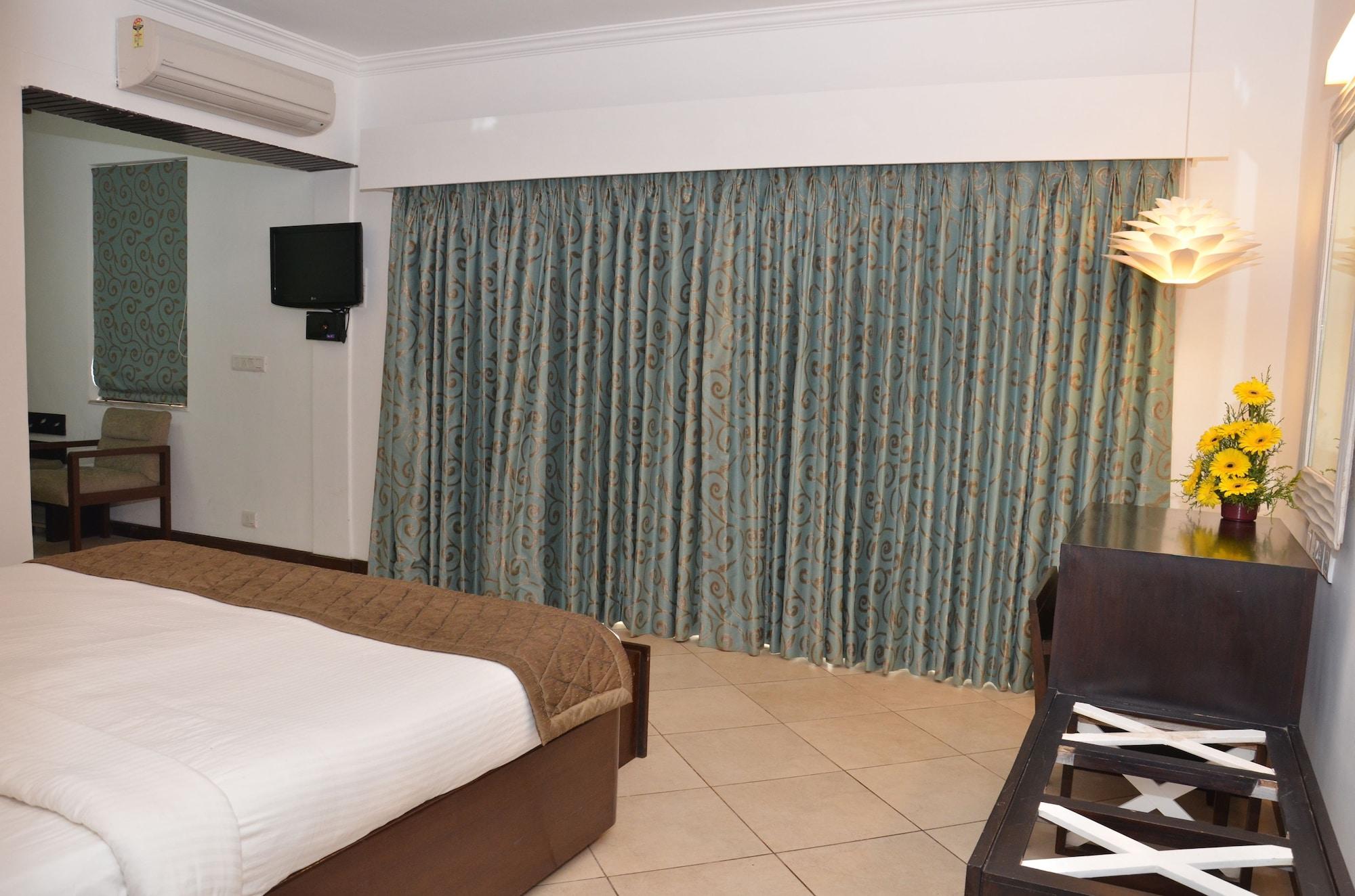 Sonesta Inns Beach Resort - Candolim Beach Экстерьер фото
