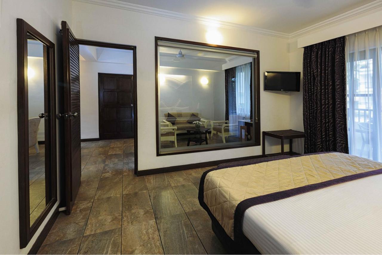 Sonesta Inns Beach Resort - Candolim Beach Экстерьер фото