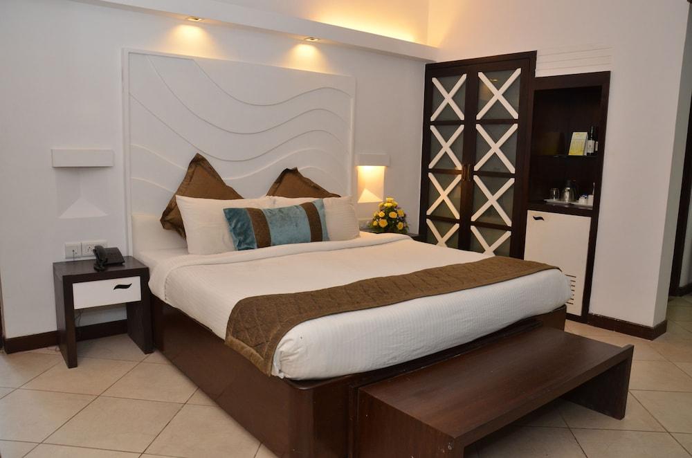 Sonesta Inns Beach Resort - Candolim Beach Экстерьер фото