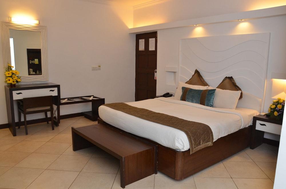 Sonesta Inns Beach Resort - Candolim Beach Экстерьер фото