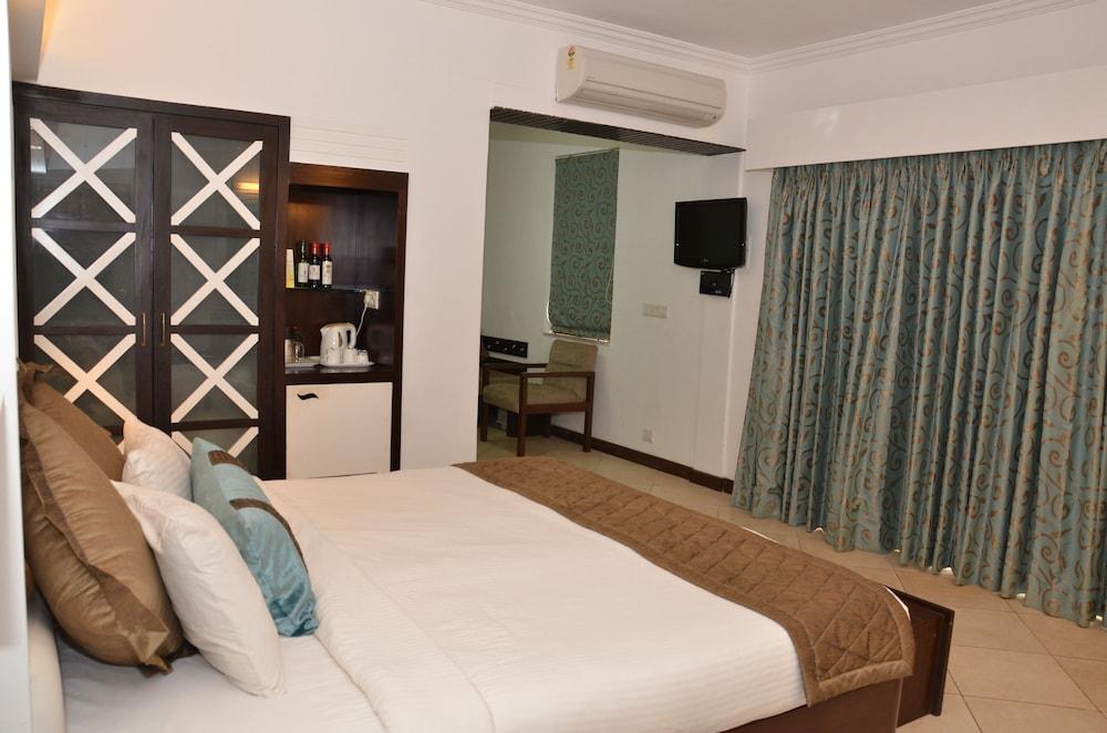 Sonesta Inns Beach Resort - Candolim Beach Экстерьер фото