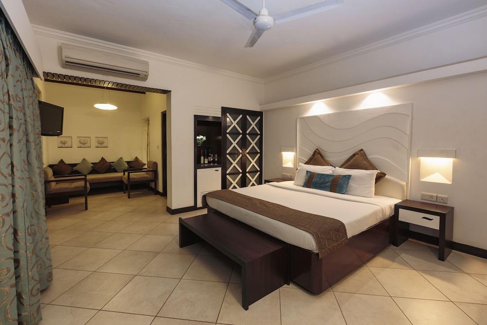 Sonesta Inns Beach Resort - Candolim Beach Экстерьер фото