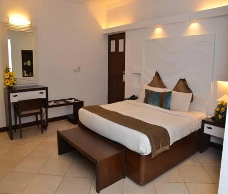 Sonesta Inns Beach Resort - Candolim Beach Экстерьер фото