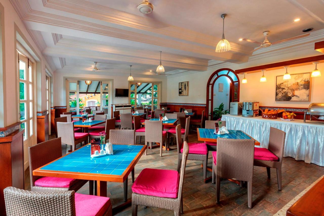 Sonesta Inns Beach Resort - Candolim Beach Экстерьер фото