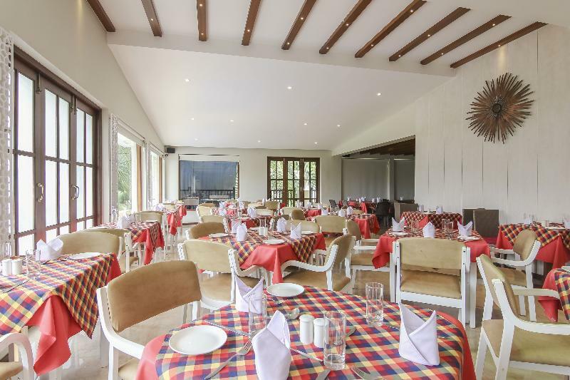 Sonesta Inns Beach Resort - Candolim Beach Экстерьер фото