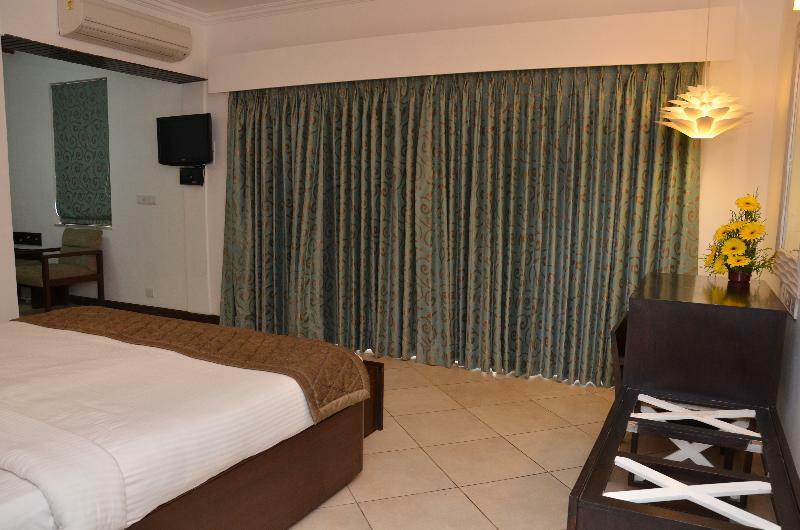 Sonesta Inns Beach Resort - Candolim Beach Экстерьер фото